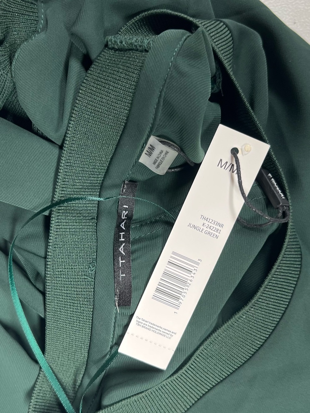 Tahari Women’s Medium Jungle Green Blouse High Neck Ribbed Trim Ruffle Top NEW - Picture 12 of 14